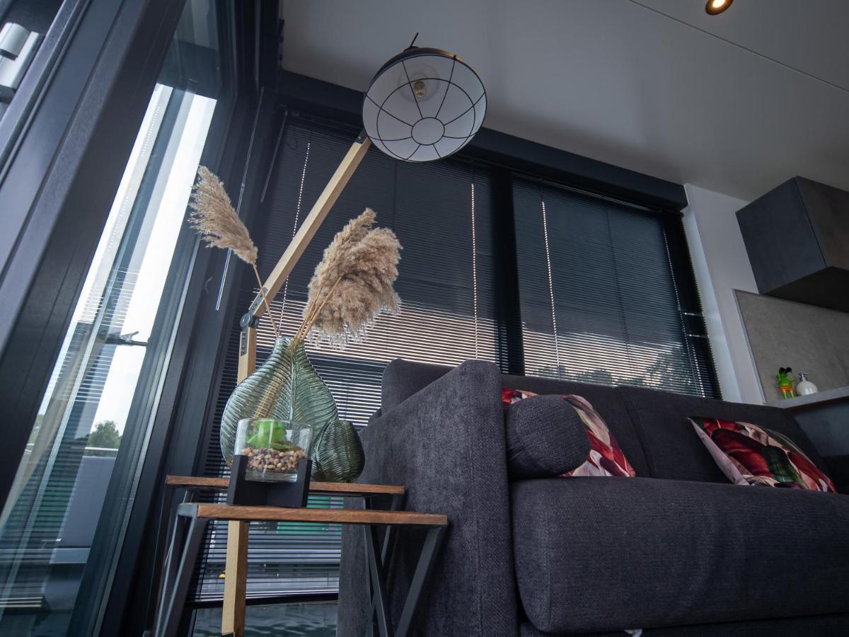 Houseboats Mookerplas Met Dakterras Middelaar Kültér fotó